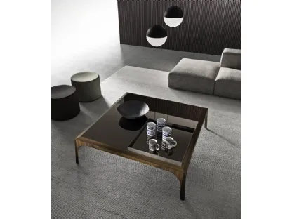 Tavolino quadrato Relevè con top in vetro lucido con vassoio in metallo incorporato e base in legno di Presotto