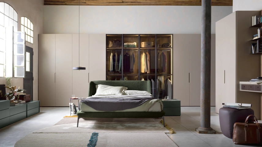 Armadio Perry con anta in vetro e laccato di Novamobili