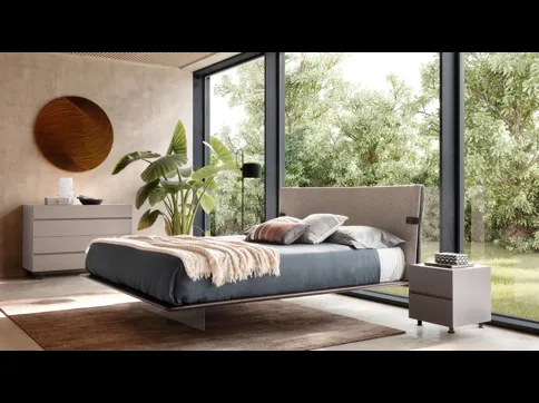 Letto con testiera in tessuto e giroletto in essenza Eucalipto Dress Code di Presotto