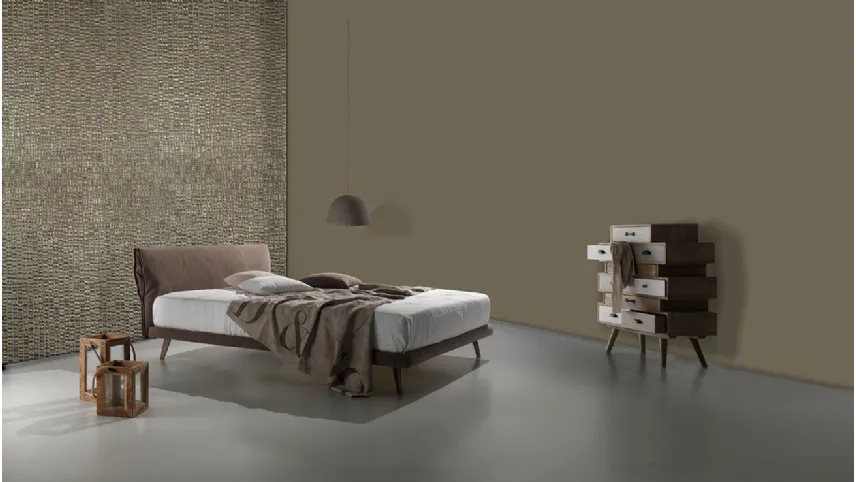 Letto matrimoniale in tessuto color tabacco Nuovo Bacco Ring 8 di Excò
