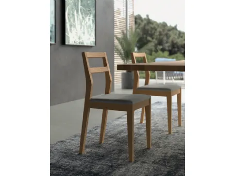 Sedia Helen in legno con seduta in microfibra di FGF Mobili