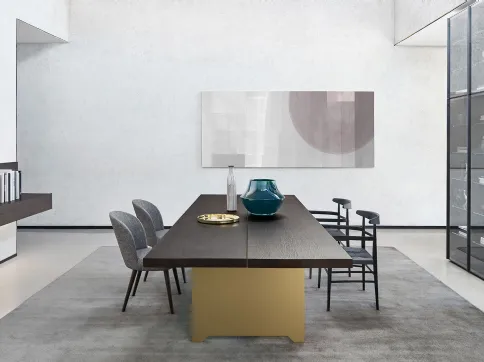 Tavolo rettangolare Diadro con piano in legno scuro e base in metallo di Presotto