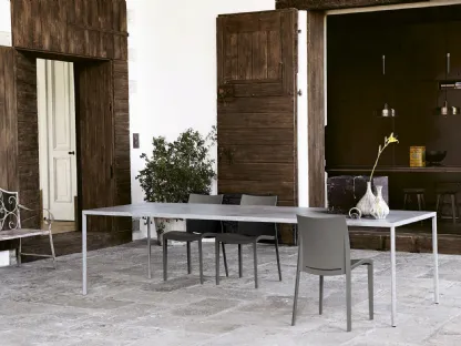 Tavolo Pure Evo in resina spatolata di Colico