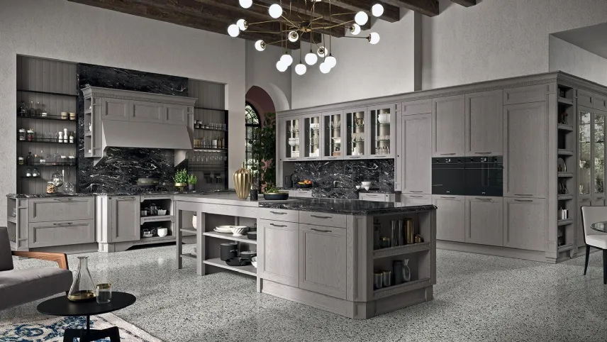 Cucina Classica ad angolo Elite California in Frassino massiccio laccato nella finitura decapè Fumo di Astra