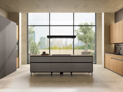 Cucina Moderna con isola Bera 09 in rovere e laccato di Lube