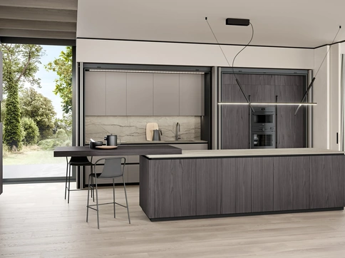 Cucina Moderna con isola Brera 07 in legno e laccato di Lube