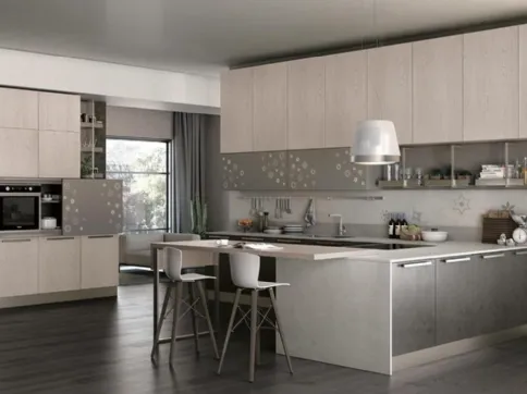 Cucina moderna con penisola in Rovere e laccato Clover 11 di Lube