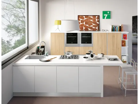 Cucina Moderna Ank Bianco Opaco con colonne in finitura Rovere Naturale di Creo