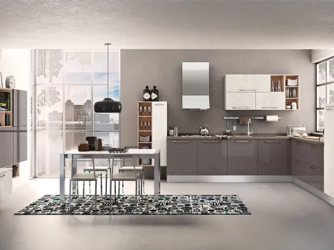 Cucina Moderna angolare Kyra in laccato lucido Fango e melaminico Abete Nordico Bianco di Creo