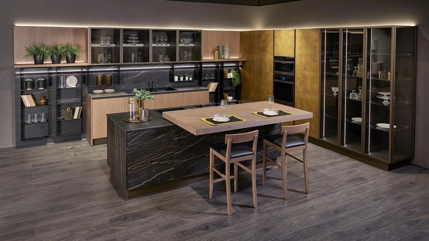 Cucina Moderna con isola Clover Design 07 in rovere, ottone ossidato e gres di Lube